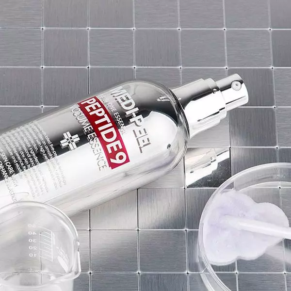 product_kislorodnaya-essenciya-s-peptidnym-kompleksom-dlya-zreloy-kozhi-medi-peel-peptide-9-volume.jpg